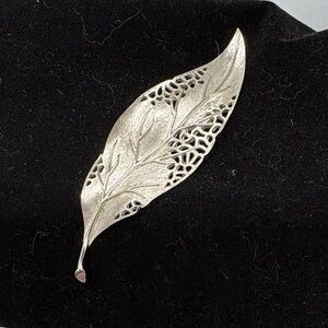 Trifari Elegant Gold Leaf Brooch